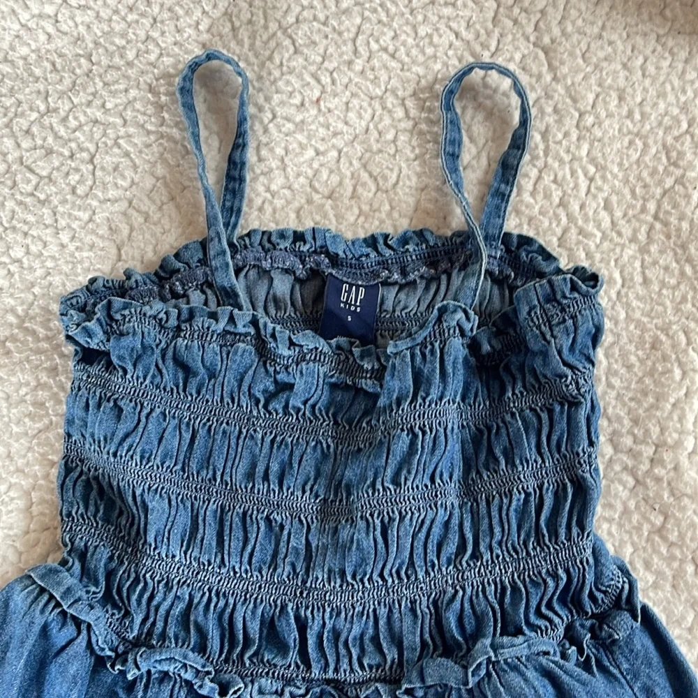 Gap Kids Smocked thin Strap Chambray Denim Dress size 8 - Picture 2 of 5